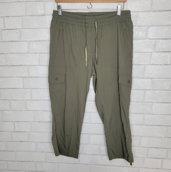 L.L. Bean Pants - LL Bean Sage Army Green Cargo Capri Pants